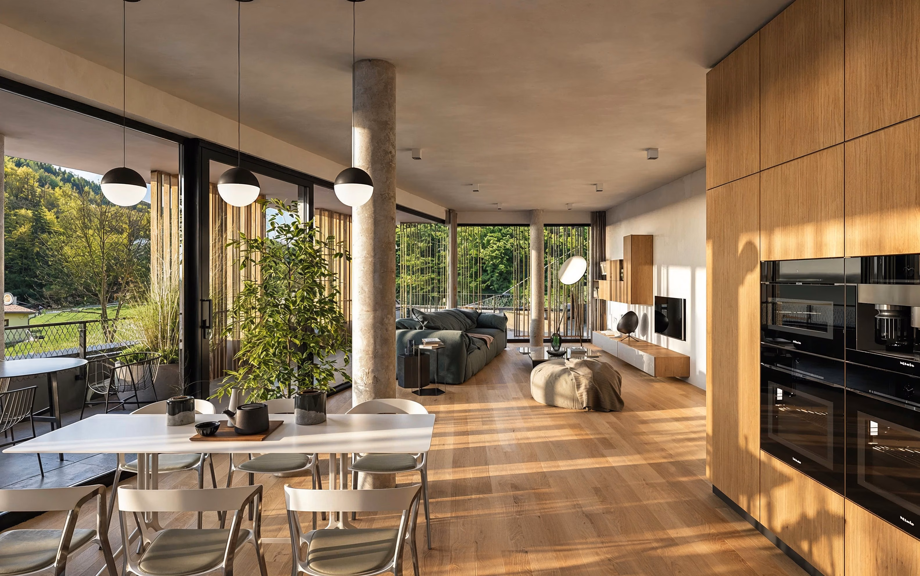Les Capucins — warm afternoon light across the living space